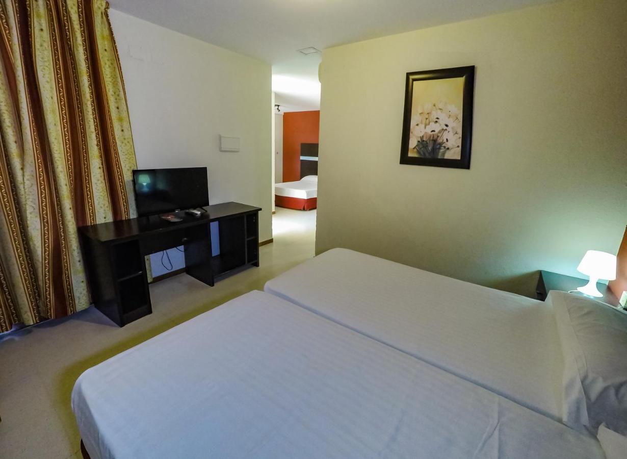 Hotel Jm Jardin De La Reina Guillena エクステリア 写真